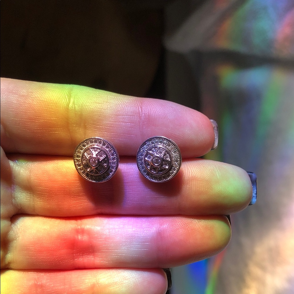 Silver tone Stud Earrings - Picture 5 of 7